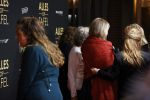 Amsterdam 1 november 2021
Premiere alles op tafel in het deLamar theater.
Linda de Mol op de rode loper . koud
