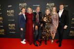 Amsterdam 1 november 2021
Premiere alles op tafel in het deLamar theater.
Familie Meiland Martien Meiland Erica meiland Maxime Meiland met partner Leroy en Montana Meiland met partner Dirk