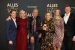 Amsterdam 1 november 2021
Premiere alles op tafel in het deLamar theater.
Familie Meiland Martien Meiland Erica meiland Maxime Meiland met partner Leroy en Montana Meiland met partner Dirk