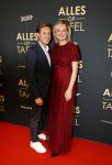Amsterdam 1 november 2021
Premiere alles op tafel in het deLamar theater.
Familie Meiland Martien Meiland Erica meiland Maxime Meiland met partner Leroy en Montana Meiland met partner Dirk