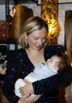 Noordwijk 28 oktober 2021
Boekrpresentatie van Erica Meiland in de winkel van Montana. Aanwezig Martien Meiland Maxime Meiland met claire en Vive. Ook Montana en haar vriend Dirk Hoogstraten zijn er natuurlijk. Erica geeft het boek dat geschreven is door Jan Dijkgraaf aan haar 92 jarige moeder.