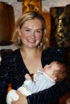 Noordwijk 28 oktober 2021
Boekrpresentatie van Erica Meiland in de winkel van Montana. Aanwezig Martien Meiland Maxime Meiland met claire en Vive. Ook Montana en haar vriend Dirk Hoogstraten zijn er natuurlijk. Erica geeft het boek dat geschreven is door Jan Dijkgraaf aan haar 92 jarige moeder.