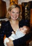 Noordwijk 28 oktober 2021
Boekrpresentatie van Erica Meiland in de winkel van Montana. Aanwezig Martien Meiland Maxime Meiland met claire en Vive. Ook Montana en haar vriend Dirk Hoogstraten zijn er natuurlijk. Erica geeft het boek dat geschreven is door Jan Dijkgraaf aan haar 92 jarige moeder.