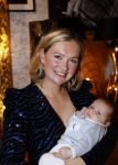 Noordwijk 28 oktober 2021
Boekrpresentatie van Erica Meiland in de winkel van Montana. Aanwezig Martien Meiland Maxime Meiland met claire en Vive. Ook Montana en haar vriend Dirk Hoogstraten zijn er natuurlijk. Erica geeft het boek dat geschreven is door Jan Dijkgraaf aan haar 92 jarige moeder. Timon Moll