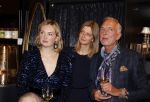 Noordwijk 28 oktober 2021
Boekrpresentatie van Erica Meiland in de winkel van Montana. Aanwezig Martien Meiland Maxime Meiland met claire en Vive. Ook Montana en haar vriend Dirk Hoogstraten zijn er natuurlijk. Erica geeft het boek dat geschreven is door Jan Dijkgraaf aan haar 92 jarige moeder.