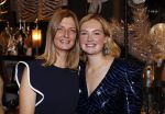 Noordwijk 28 oktober 2021
Boekrpresentatie van Erica Meiland in de winkel van Montana. Aanwezig Martien Meiland Maxime Meiland met claire en Vive. Ook Montana en haar vriend Dirk Hoogstraten zijn er natuurlijk. Erica geeft het boek dat geschreven is door Jan Dijkgraaf aan haar 92 jarige moeder. Timon Moll