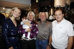 Noordwijk 28 oktober 2021
Boekrpresentatie van Erica Meiland in de winkel van Montana. Aanwezig Martien Meiland Maxime Meiland met claire en Vive. Ook Montana en haar vriend Dirk Hoogstraten zijn er natuurlijk. Erica geeft het boek dat geschreven is door Jan Dijkgraaf aan haar 92 jarige moeder. Maxime met haar schoonouders