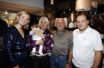 Noordwijk 28 oktober 2021
Boekrpresentatie van Erica Meiland in de winkel van Montana. Aanwezig Martien Meiland Maxime Meiland met claire en Vive. Ook Montana en haar vriend Dirk Hoogstraten zijn er natuurlijk. Erica geeft het boek dat geschreven is door Jan Dijkgraaf aan haar 92 jarige moeder. Maxime met haar schoonouders