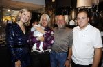 Noordwijk 28 oktober 2021
Boekrpresentatie van Erica Meiland in de winkel van Montana. Aanwezig Martien Meiland Maxime Meiland met claire en Vive. Ook Montana en haar vriend Dirk Hoogstraten zijn er natuurlijk. Erica geeft het boek dat geschreven is door Jan Dijkgraaf aan haar 92 jarige moeder. Maxime met haar schoonouders