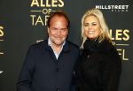 Amsterdam 1 november 2021
Premiere alles op tafel in het deLamar theater.
Michiel v Egmond en partner Antoinnette Scheulderman