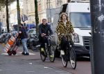 Amsterdam 13 november 2021
Mieke v d Weij en haar man Sijbolt Noorda gaan naar het concertgebouw