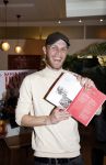 Hilversum 20 oktober 2021
Boek presentatie Irma Knol met haar zoons Milan Knol Enzo Knol en Sjen Knol