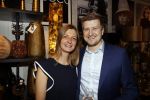 Noordwijk 28 oktober 2021
Boekrpresentatie van Erica Meiland in de winkel van Montana. Aanwezig Martien Meiland Maxime Meiland met claire en Vive. Ook Montana en haar vriend Dirk Hoogstraten zijn er natuurlijk. Erica geeft het boek dat geschreven is door Jan Dijkgraaf aan haar 92 jarige moeder. Montana en Dirk