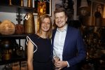 Noordwijk 28 oktober 2021
Boekrpresentatie van Erica Meiland in de winkel van Montana. Aanwezig Martien Meiland Maxime Meiland met claire en Vive. Ook Montana en haar vriend Dirk Hoogstraten zijn er natuurlijk. Erica geeft het boek dat geschreven is door Jan Dijkgraaf aan haar 92 jarige moeder. Montana en Dirk