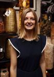 Noordwijk 28 oktober 2021
Boekrpresentatie van Erica Meiland in de winkel van Montana. Aanwezig Martien Meiland Maxime Meiland met claire en Vive. Ook Montana en haar vriend Dirk Hoogstraten zijn er natuurlijk. Erica geeft het boek dat geschreven is door Jan Dijkgraaf aan haar 92 jarige moeder. Montana en Dirk