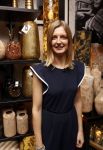 Noordwijk 28 oktober 2021
Boekrpresentatie van Erica Meiland in de winkel van Montana. Aanwezig Martien Meiland Maxime Meiland met claire en Vive. Ook Montana en haar vriend Dirk Hoogstraten zijn er natuurlijk. Erica geeft het boek dat geschreven is door Jan Dijkgraaf aan haar 92 jarige moeder. Montana en Dirk