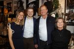 Noordwijk 28 oktober 2021
Boekrpresentatie van Erica Meiland in de winkel van Montana. Aanwezig Martien Meiland Maxime Meiland met claire en Vive. Ook Montana en haar vriend Dirk Hoogstraten zijn er natuurlijk. Erica geeft het boek dat geschreven is door Jan Dijkgraaf . Montana en Dirk met haar schoonouders Timon Moll
