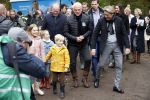 Alphen aan de Rijn 10 november 2021
Prinses Irene opent de Nationale Boomfeestdag. Samen met haar zoon prins Carlos, haar dochter prinses Margarita, schoondochter Viktoria en kleinkinderen plantte ze een Levensboom (een populier) in haar eigen Prinses IreneBos. Sterre Koning trad op . Peter Derksen