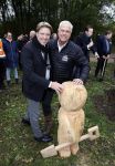 Alphen aan de Rijn 10 november 2021
Prinses Irene opent de Nationale Boomfeestdag. Samen met haar zoon prins Carlos, haar dochter prinses Margarita, schoondochter Viktoria en kleinkinderen plantte ze een Levensboom (een populier) in haar eigen Prinses IreneBos. Sterre Koning trad op . Peter Derksen