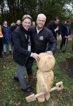 Alphen aan de Rijn 10 november 2021
Prinses Irene opent de Nationale Boomfeestdag. Samen met haar zoon prins Carlos, haar dochter prinses Margarita, schoondochter Viktoria en kleinkinderen plantte ze een Levensboom (een populier) in haar eigen Prinses IreneBos. Sterre Koning trad op . Peter Derksen