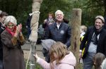 Alphen aan de Rijn 10 november 2021
Prinses Irene opent de Nationale Boomfeestdag. Samen met haar zoon prins Carlos, haar dochter prinses Margarita, schoondochter Viktoria en kleinkinderen plantte ze een Levensboom (een populier) in haar eigen Prinses IreneBos. Sterre Koning trad op . Peter Derksen