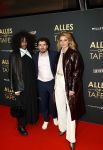 Amsterdam 1 november 2021
Premiere alles op tafel in het deLamar theater.