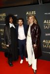 Amsterdam 1 november 2021
Premiere alles op tafel in het deLamar theater.