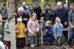 Alphen aan de Rijn 10 november 2021
Prinses Irene opent de Nationale Boomfeestdag. Samen met haar zoon prins Carlos, haar dochter prinses Margarita, schoondochter Viktoria en kleinkinderen plantte ze een Levensboom (een populier) in haar eigen Prinses IreneBos. Sterre Koning trad op .
