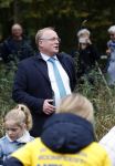 Alphen aan de Rijn 10 november 2021
Prinses Irene opent de Nationale Boomfeestdag. Samen met haar zoon prins Carlos, haar dochter prinses Margarita, schoondochter Viktoria en kleinkinderen plantte ze een Levensboom (een populier) in haar eigen Prinses IreneBos. Sterre Koning trad op .