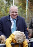 Alphen aan de Rijn 10 november 2021
Prinses Irene opent de Nationale Boomfeestdag. Samen met haar zoon prins Carlos, haar dochter prinses Margarita, schoondochter Viktoria en kleinkinderen plantte ze een Levensboom (een populier) in haar eigen Prinses IreneBos. Sterre Koning trad op .