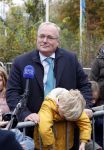 Alphen aan de Rijn 10 november 2021
Prinses Irene opent de Nationale Boomfeestdag. Samen met haar zoon prins Carlos, haar dochter prinses Margarita, schoondochter Viktoria en kleinkinderen plantte ze een Levensboom (een populier) in haar eigen Prinses IreneBos. Sterre Koning trad op .
