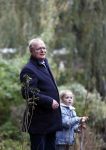 Alphen aan de Rijn 10 november 2021
Prinses Irene opent de Nationale Boomfeestdag. Samen met haar zoon prins Carlos, haar dochter prinses Margarita, schoondochter Viktoria en kleinkinderen plantte ze een Levensboom (een populier) in haar eigen Prinses IreneBos. Sterre Koning trad op .