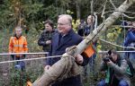 Alphen aan de Rijn 10 november 2021
Prinses Irene opent de Nationale Boomfeestdag. Samen met haar zoon prins Carlos, haar dochter prinses Margarita, schoondochter Viktoria en kleinkinderen plantte ze een Levensboom (een populier) in haar eigen Prinses IreneBos. Sterre Koning trad op .