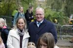 Alphen aan de Rijn 10 november 2021
Prinses Irene opent de Nationale Boomfeestdag. Samen met haar zoon prins Carlos, haar dochter prinses Margarita, schoondochter Viktoria en kleinkinderen plantte ze een Levensboom (een populier) in haar eigen Prinses IreneBos. Sterre Koning trad op .