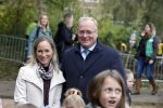 Alphen aan de Rijn 10 november 2021
Prinses Irene opent de Nationale Boomfeestdag. Samen met haar zoon prins Carlos, haar dochter prinses Margarita, schoondochter Viktoria en kleinkinderen plantte ze een Levensboom (een populier) in haar eigen Prinses IreneBos. Sterre Koning trad op .