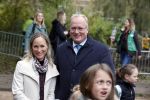 Alphen aan de Rijn 10 november 2021
Prinses Irene opent de Nationale Boomfeestdag. Samen met haar zoon prins Carlos, haar dochter prinses Margarita, schoondochter Viktoria en kleinkinderen plantte ze een Levensboom (een populier) in haar eigen Prinses IreneBos. Sterre Koning trad op .