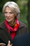 Alphen aan de Rijn 10 november 2021
Prinses Irene opent de Nationale Boomfeestdag. Samen met haar zoon prins Carlos, haar dochter prinses Margarita, schoondochter Viktoria en kleinkinderen plantte ze een Levensboom (een populier) in haar eigen Prinses IreneBos. Sterre Koning trad op .