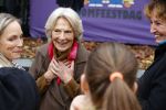 Alphen aan de Rijn 10 november 2021
Prinses Irene opent de Nationale Boomfeestdag. Samen met haar zoon prins Carlos, haar dochter prinses Margarita, schoondochter Viktoria en kleinkinderen plantte ze een Levensboom (een populier) in haar eigen Prinses IreneBos. Sterre Koning trad op .