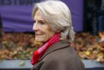 Alphen aan de Rijn 10 november 2021
Prinses Irene opent de Nationale Boomfeestdag. Samen met haar zoon prins Carlos, haar dochter prinses Margarita, schoondochter Viktoria en kleinkinderen plantte ze een Levensboom (een populier) in haar eigen Prinses IreneBos. Sterre Koning trad op .