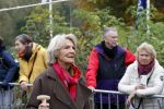 Alphen aan de Rijn 10 november 2021
Prinses Irene opent de Nationale Boomfeestdag. Samen met haar zoon prins Carlos, haar dochter prinses Margarita, schoondochter Viktoria en kleinkinderen plantte ze een Levensboom (een populier) in haar eigen Prinses IreneBos. Sterre Koning trad op .