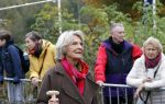 Alphen aan de Rijn 10 november 2021
Prinses Irene opent de Nationale Boomfeestdag. Samen met haar zoon prins Carlos, haar dochter prinses Margarita, schoondochter Viktoria en kleinkinderen plantte ze een Levensboom (een populier) in haar eigen Prinses IreneBos. Sterre Koning trad op .