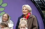 Alphen aan de Rijn 10 november 2021
Prinses Irene opent de Nationale Boomfeestdag. Samen met haar zoon prins Carlos, haar dochter prinses Margarita, schoondochter Viktoria en kleinkinderen plantte ze een Levensboom (een populier) in haar eigen Prinses IreneBos. Sterre Koning trad op .