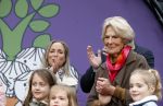 Alphen aan de Rijn 10 november 2021
Prinses Irene opent de Nationale Boomfeestdag. Samen met haar zoon prins Carlos, haar dochter prinses Margarita, schoondochter Viktoria en kleinkinderen plantte ze een Levensboom (een populier) in haar eigen Prinses IreneBos. Sterre Koning trad op .