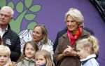 Alphen aan de Rijn 10 november 2021
Prinses Irene opent de Nationale Boomfeestdag. Samen met haar zoon prins Carlos, haar dochter prinses Margarita, schoondochter Viktoria en kleinkinderen plantte ze een Levensboom (een populier) in haar eigen Prinses IreneBos. Sterre Koning trad op .