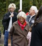 Alphen aan de Rijn 10 november 2021
Prinses Irene opent de Nationale Boomfeestdag. Samen met haar zoon prins Carlos, haar dochter prinses Margarita, schoondochter Viktoria en kleinkinderen plantte ze een Levensboom (een populier) in haar eigen Prinses IreneBos. Sterre Koning trad op .