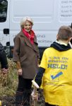 Alphen aan de Rijn 10 november 2021
Prinses Irene opent de Nationale Boomfeestdag. Samen met haar zoon prins Carlos, haar dochter prinses Margarita, schoondochter Viktoria en kleinkinderen plantte ze een Levensboom (een populier) in haar eigen Prinses IreneBos. Sterre Koning trad op .