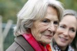 Alphen aan de Rijn 10 november 2021
Prinses Irene opent de Nationale Boomfeestdag. Samen met haar zoon prins Carlos, haar dochter prinses Margarita, schoondochter Viktoria en kleinkinderen plantte ze een Levensboom (een populier) in haar eigen Prinses IreneBos. Sterre Koning trad op .