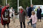 Alphen aan de Rijn 10 november 2021
Prinses Irene opent de Nationale Boomfeestdag. Samen met haar zoon prins Carlos, haar dochter prinses Margarita, schoondochter Viktoria en kleinkinderen plantte ze een Levensboom (een populier) in haar eigen Prinses IreneBos. Sterre Koning trad op .