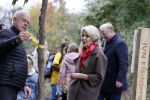 Alphen aan de Rijn 10 november 2021
Prinses Irene opent de Nationale Boomfeestdag. Samen met haar zoon prins Carlos, haar dochter prinses Margarita, schoondochter Viktoria en kleinkinderen plantte ze een Levensboom (een populier) in haar eigen Prinses IreneBos. Sterre Koning trad op .