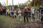 Alphen aan de Rijn 10 november 2021
Prinses Irene opent de Nationale Boomfeestdag. Samen met haar zoon prins Carlos, haar dochter prinses Margarita, schoondochter Viktoria en kleinkinderen plantte ze een Levensboom (een populier) in haar eigen Prinses IreneBos. Sterre Koning trad op .